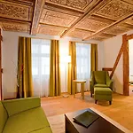 Townhouse Lägenhetshotell 4*