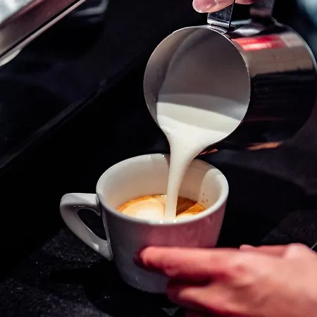 Townhouse מלון דירות 4*